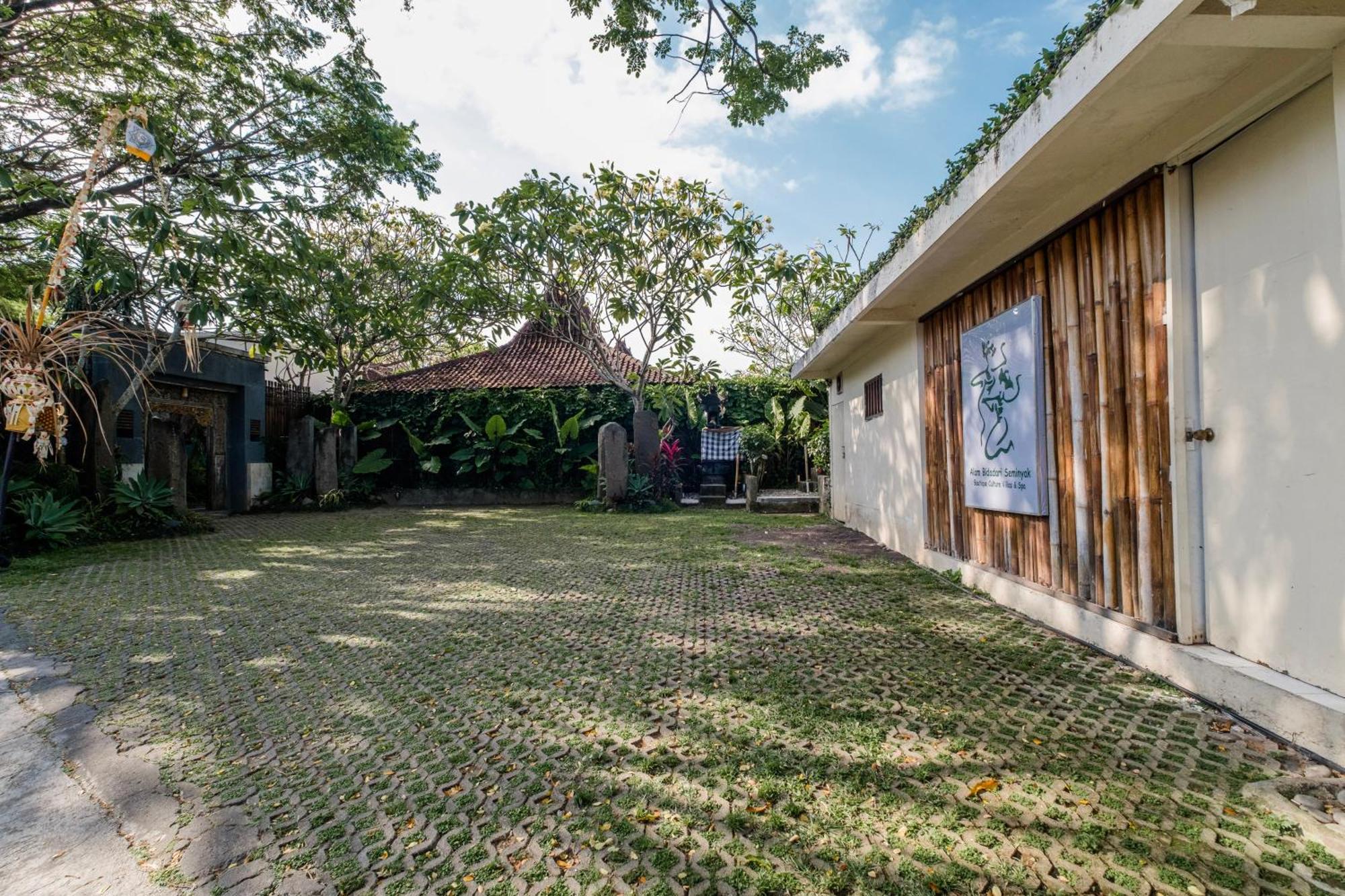 Alam Bidadari Seminyak Villa Екстериор снимка